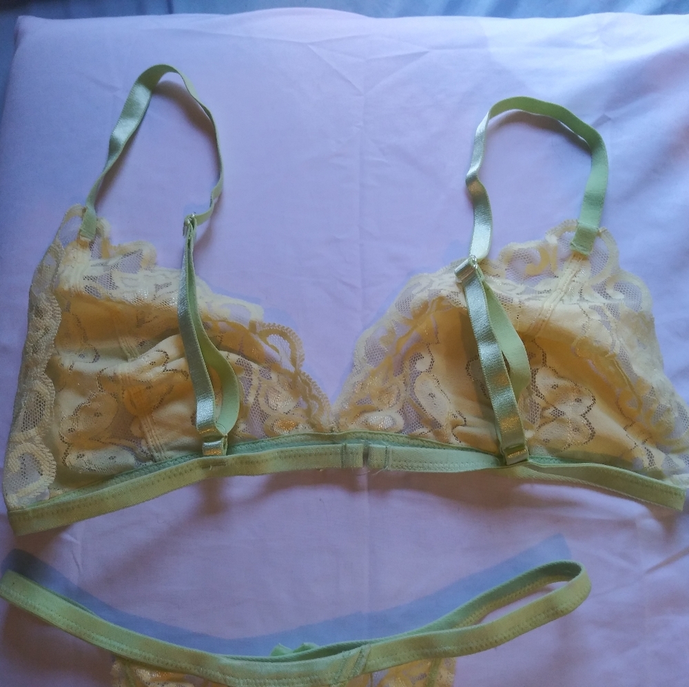 Bra & gstring set - Picture 5 of 6